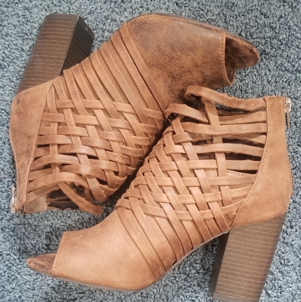 Fergalicious by Fergie Chunky 3" Heels. Braided Upper Straps. Zip Back. Size 7.5